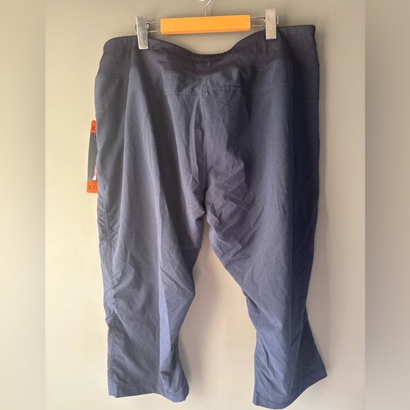 NWT Kirkland size XXL, navy blue capri, drawstring waist, stretchy - Picture 7 of 7